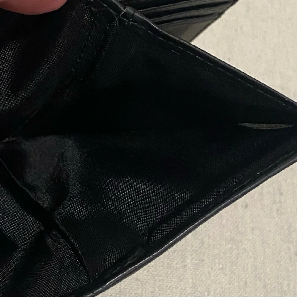 Black Genuine Pebbled Leather Kiss-lock Wallet - Like New
